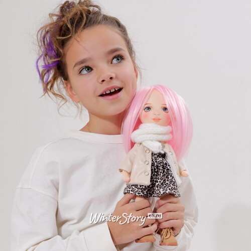 Мягкая кукла Sweet Sisters: Billie в кожаном пуховике 32 см, коллекция Европейская зима Orange Toys